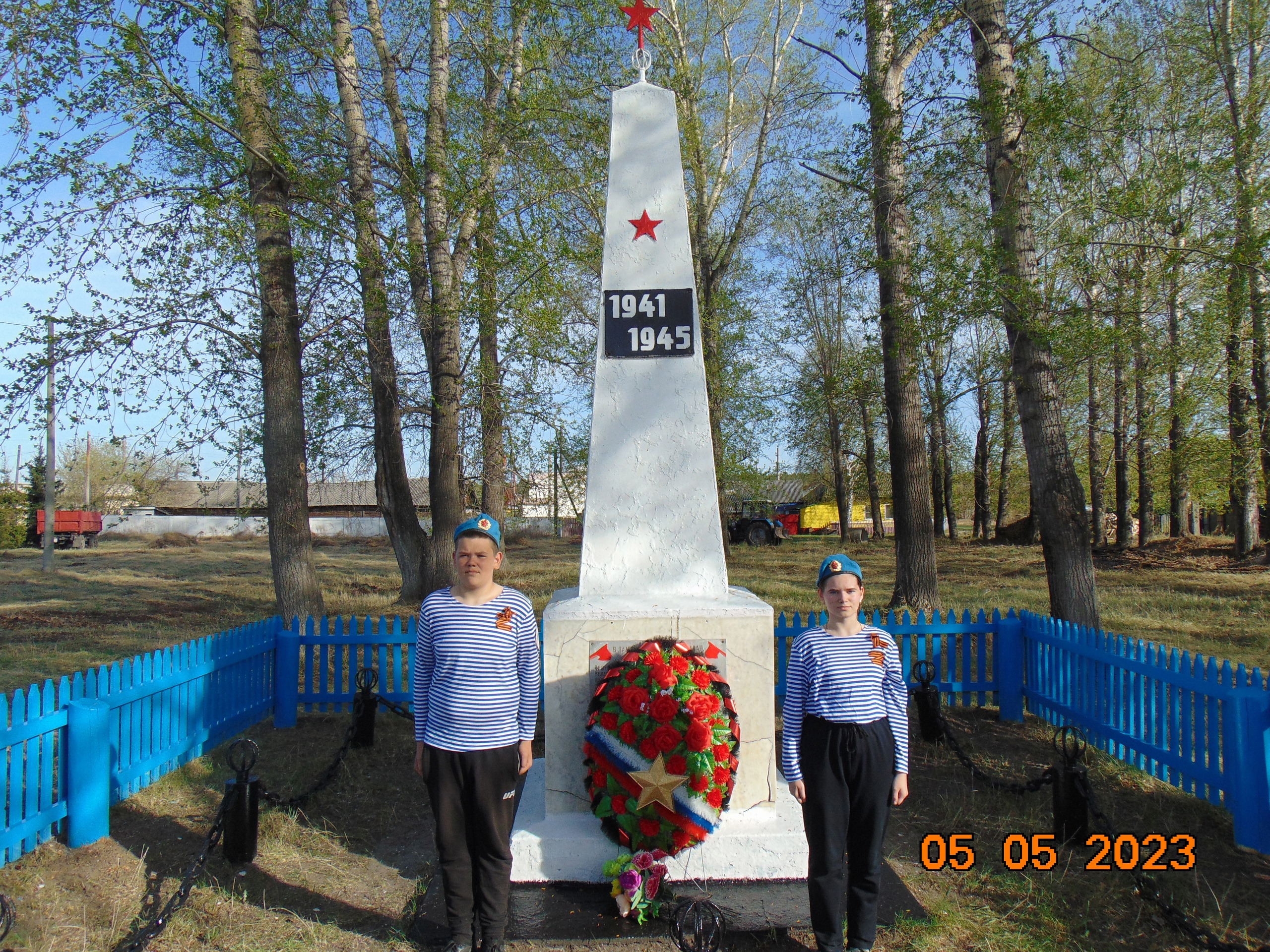 &amp;quot;Возложение цветов к памятнику-обелиску героям ВОВ.